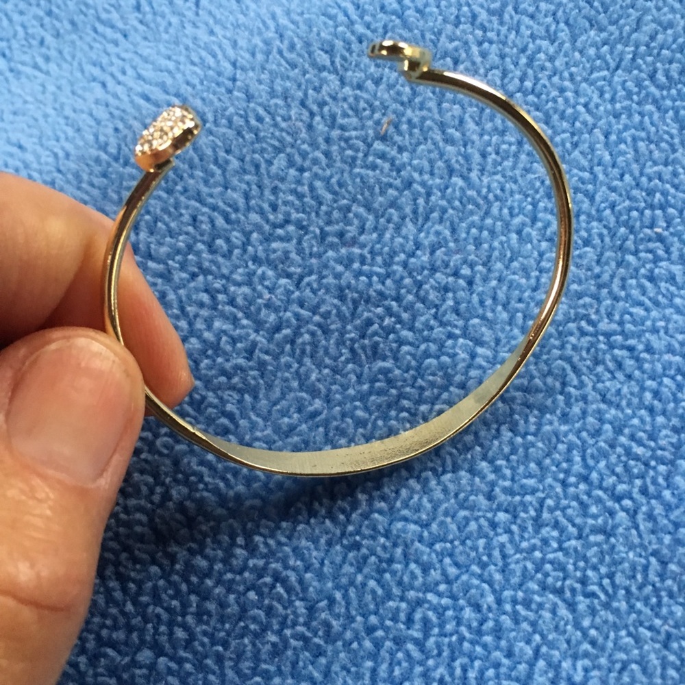 NWOT Gold colored bracelet